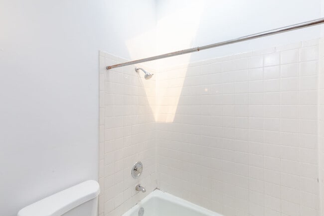 Building Photo - 1257 W Belden Ave