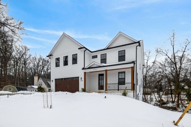 Building Photo - Spacious New Build in Quiet Silver Spring - Available Now