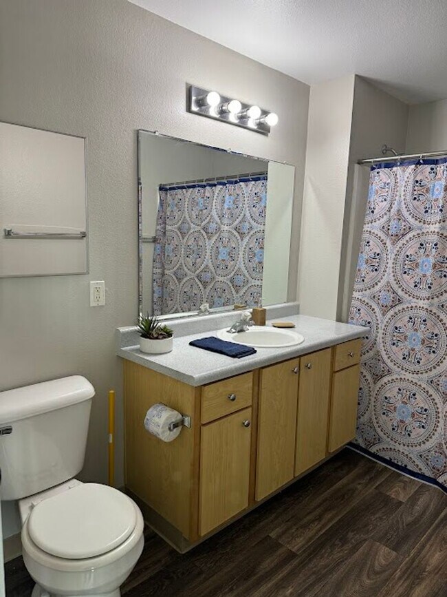 Building Photo - Life Just Got Better Come See For Yourself At Powell Court Apartments!!