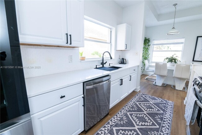 Building Photo - 23060 Sunfield Dr