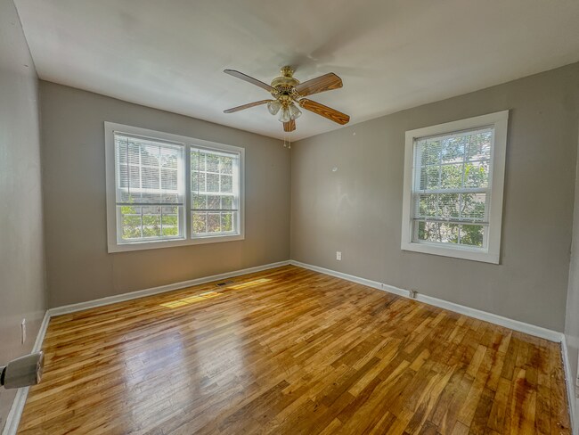 Building Photo - 804 E Cranford Ave