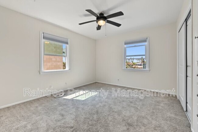 Building Photo - 146 N Cedros Ave