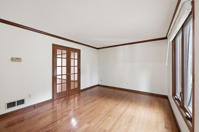 Building Photo - 7666 Windwood Dr