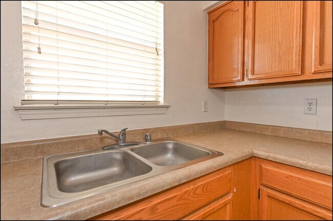 Building Photo - 648 Wind River Ave