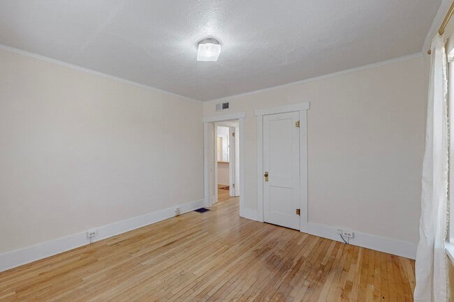 Building Photo - Two Bedroom One Bath home or sweet little ...