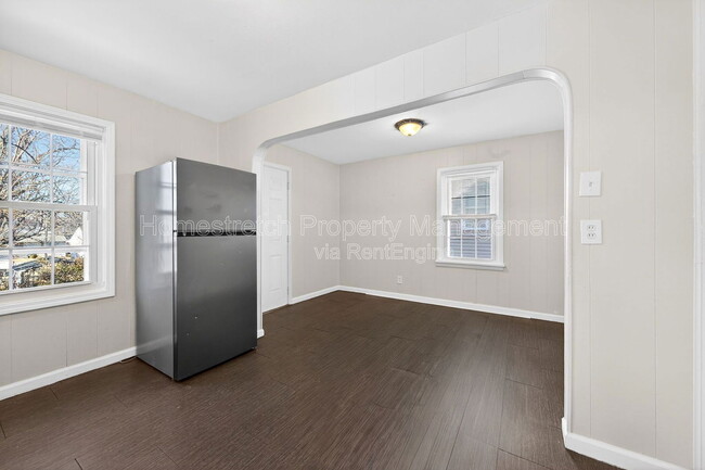 Building Photo - 6029 Evergreen Blvd