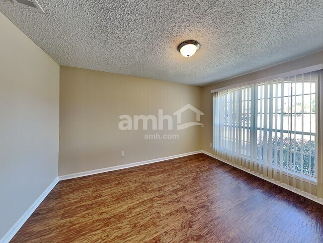 Building Photo - 2508 Westchester Ct