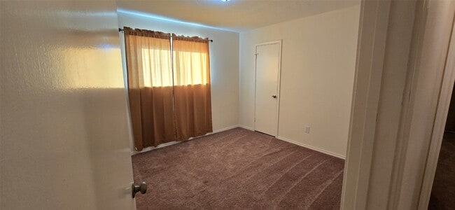 Building Photo - 6910 Krause Dr