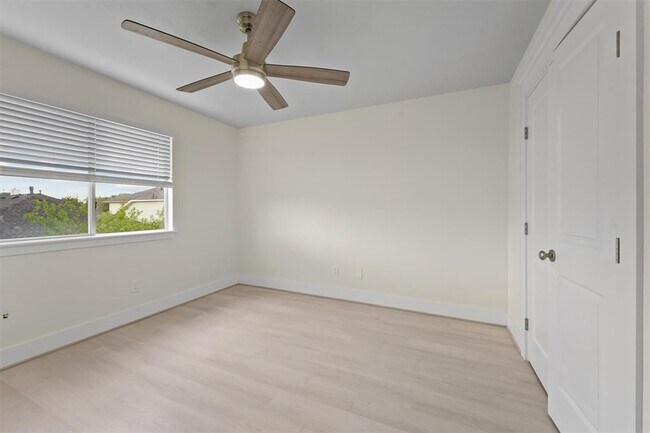 Building Photo - 1430 Suffield Ct