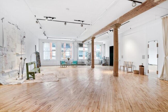 Building Photo - 515 Broadway