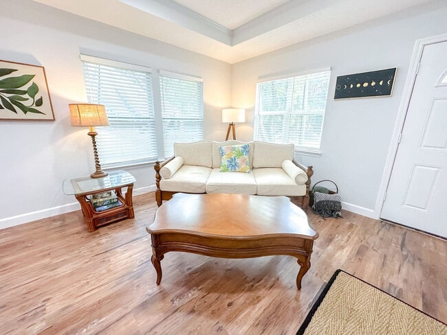 Building Photo - 1004 SE 7th Ave