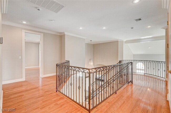 Building Photo - 9813 Edgeview Pl