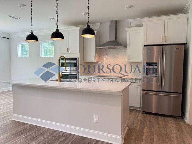 Building Photo - End-Unit Townhome with Fenced Yard, Washer/Dryer included & 2-Car Garage – Comfortable & Convenie...