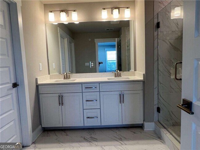 Building Photo - 1061 Knoxboro Ln