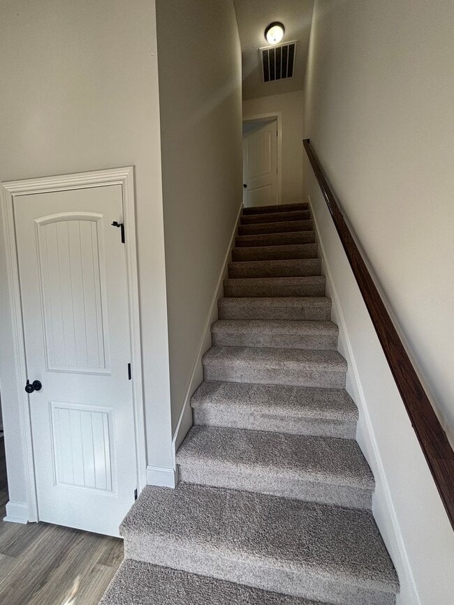 Building Photo - Move-In Ready Rental with Private Fenced Backyard