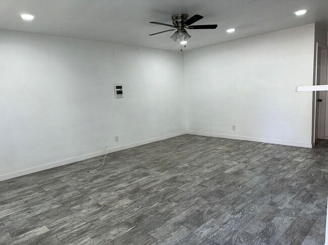 Building Photo - 3008 70th St