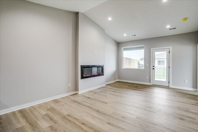 Building Photo - Cypress Glenn Oliver