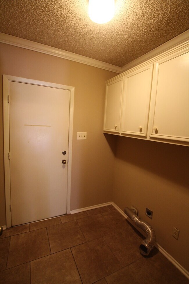 Building Photo - Coming Soon! 3-bedroom, 2-bathroom gem!