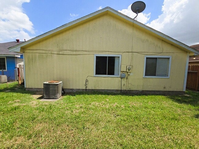 Building Photo - 3930 Mohlerbruk Dr