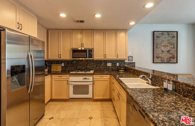 Building Photo - 6451 Zuma View Pl