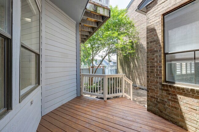 Building Photo - 2601 S Broadway St