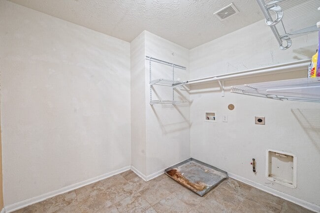 Building Photo - 5007 Pine Ridge Knoll Ct