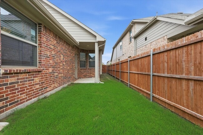 Building Photo - 3916 Ford Dr