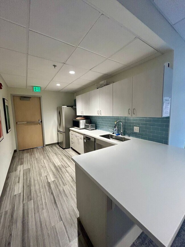 Building Photo - Horizon West Condo for Rent with South-side Views of the Flatiron Mtns