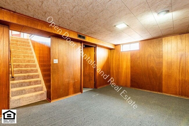 Building Photo - 605 N Camden Dr