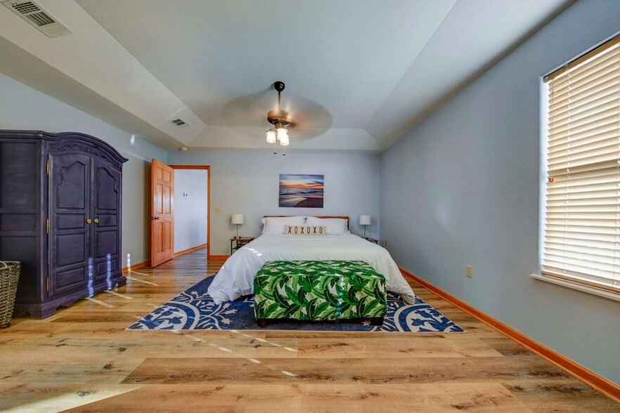 Building Photo - 1007 Cypress Ave