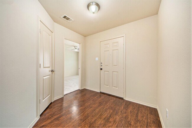 Building Photo - 20330 Louetta Reach Dr