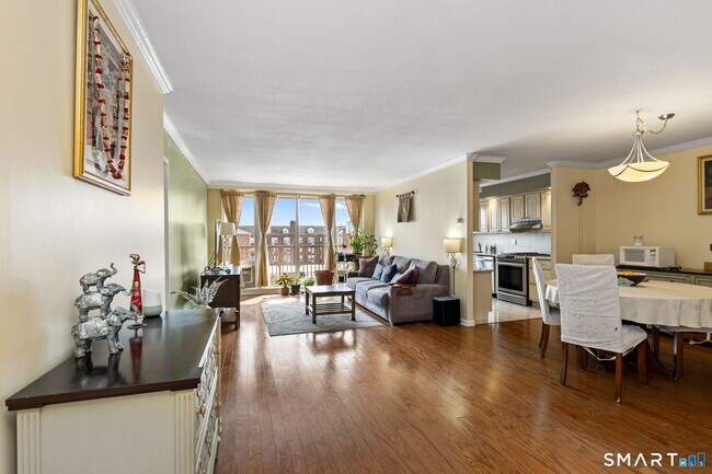 Building Photo - 65 Glenbrook Rd