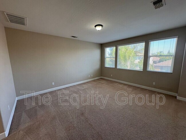Building Photo - 3116 W Buena Vista Ave