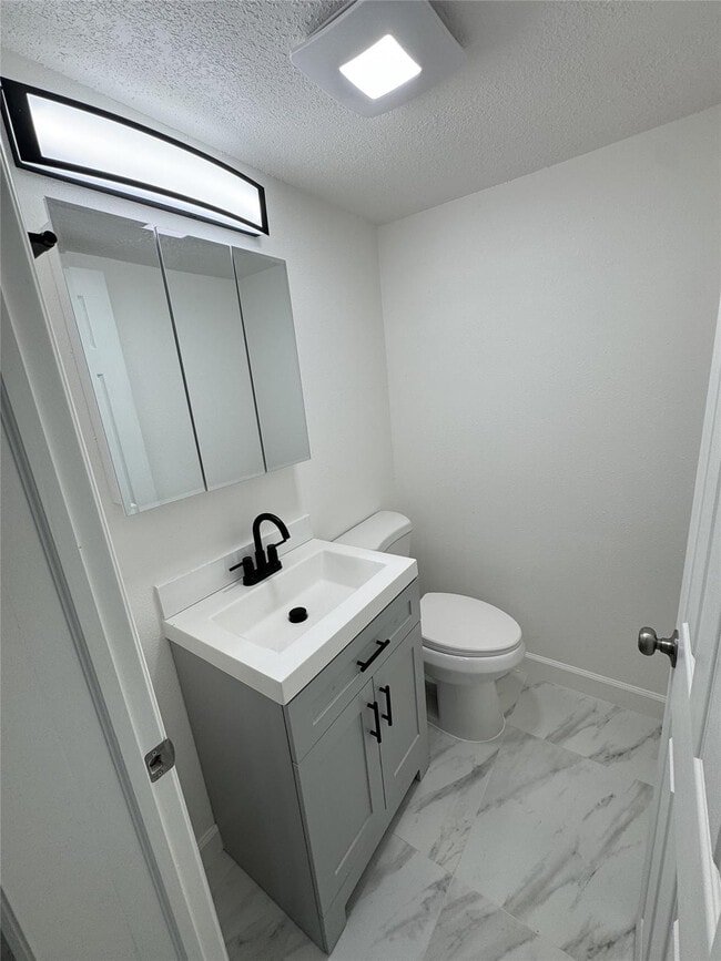 Building Photo - 909 36th St