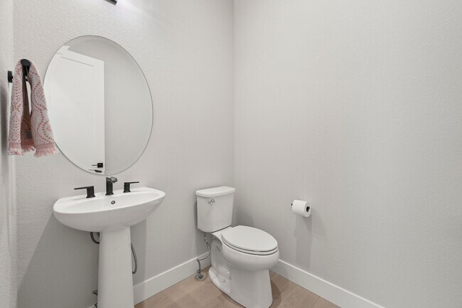 Building Photo - Stunning & Luxurious Brand-New Build in Ki...