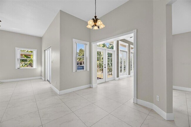 Building Photo - 172 Lake Shore Dr W