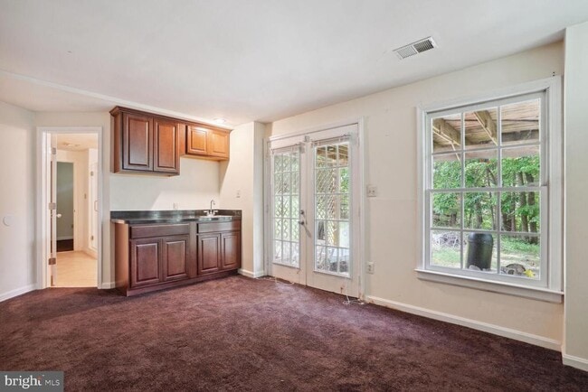 Building Photo - 18862 Crossroads Ct