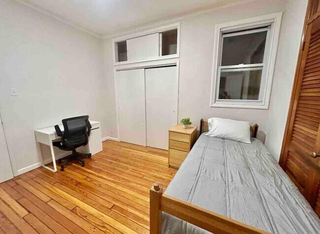 Building Photo - 1014 Washington St