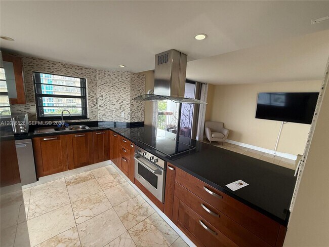 Building Photo - 2333 Brickell Ave