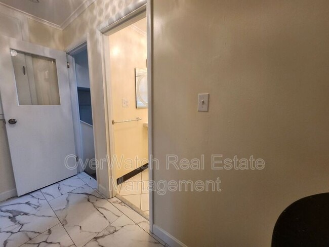 Building Photo - 7727 Jewel Lake Rd