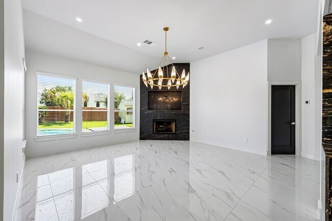 Building Photo - 2401 Fastwater Creek Ct