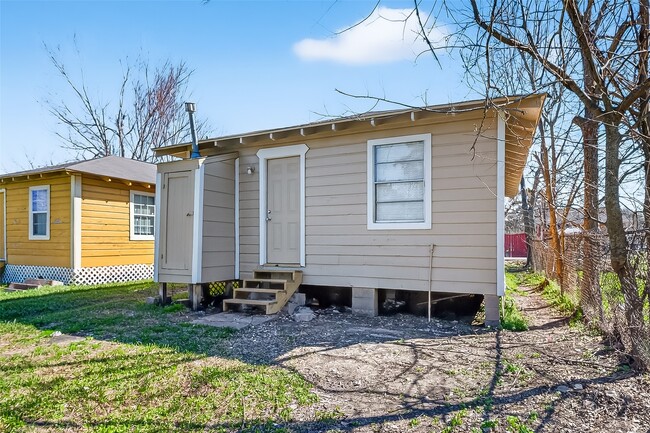 Building Photo - 3807 Love St