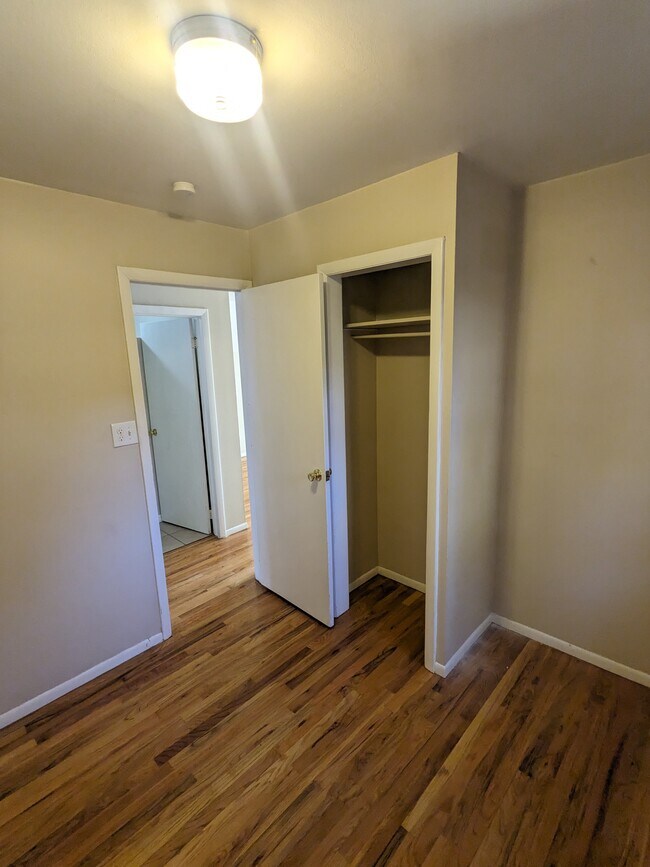 Secondary bedroom - 628 S Washington St