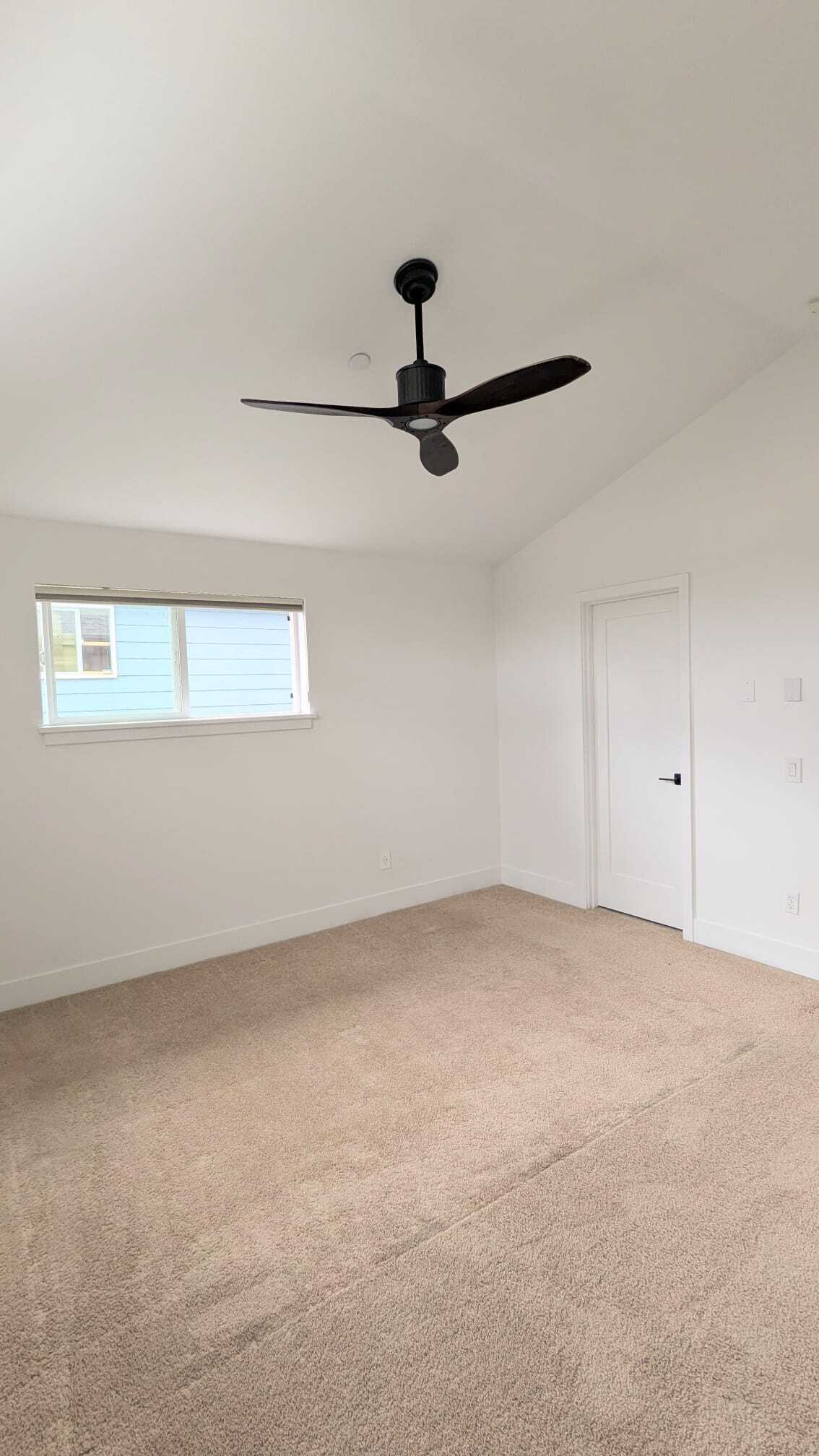 Spacious primary bedroom - 480 N 130th St
