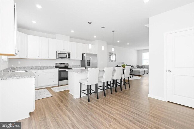 Building Photo - 206 Telluride Wy