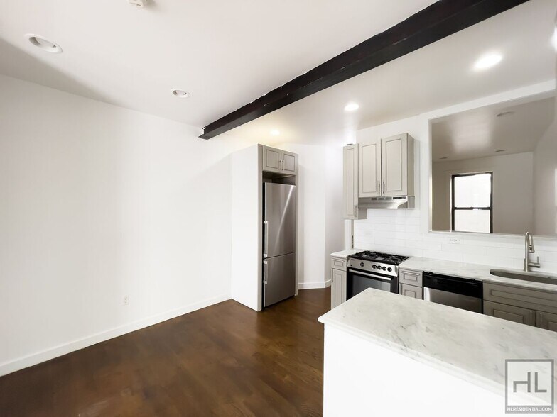 Building Photo - EASTERN PARKWAY / Crown Heights / Spacious...