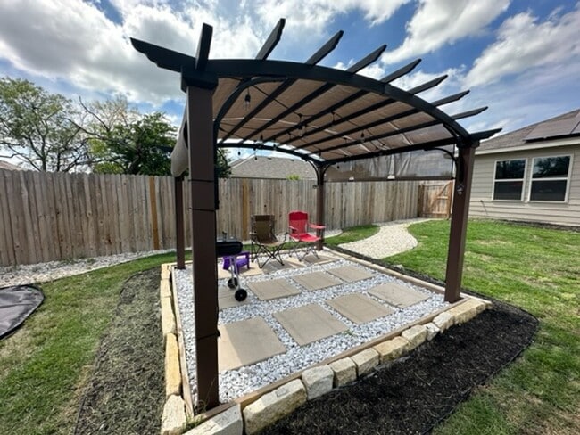 Building Photo - Move in soon! Beautiful  3 bedroom 2 bath near Lackland AFB