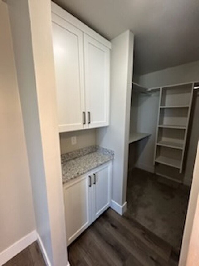 Building Photo - Hummingbird Townhome