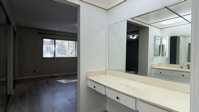 Building Photo - 148 Carmody St