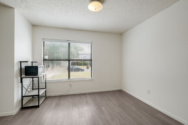 Building Photo - 8147 Easy Meadow Dr